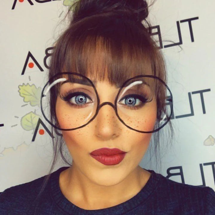 عدسات لاصقة باللون الأزرق الكريستالي - جودة بريطانية مشرقة، آمنة للارتداء لمدة 8 ساعات، تحتوي على 45% من الماء (زوج).