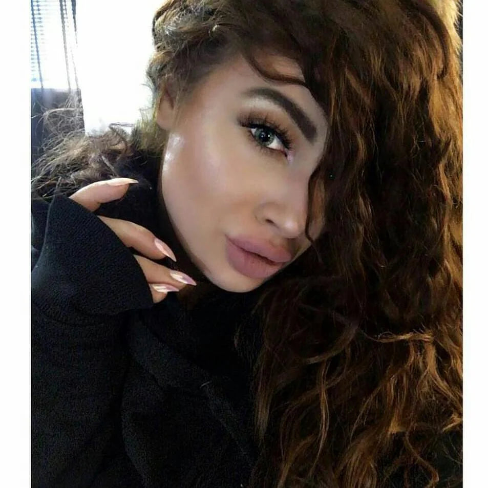 عدسات لاصقة من إنتاج شكسبير: الجمال الشاعري والسلامة المصنوعة في بريطانيا