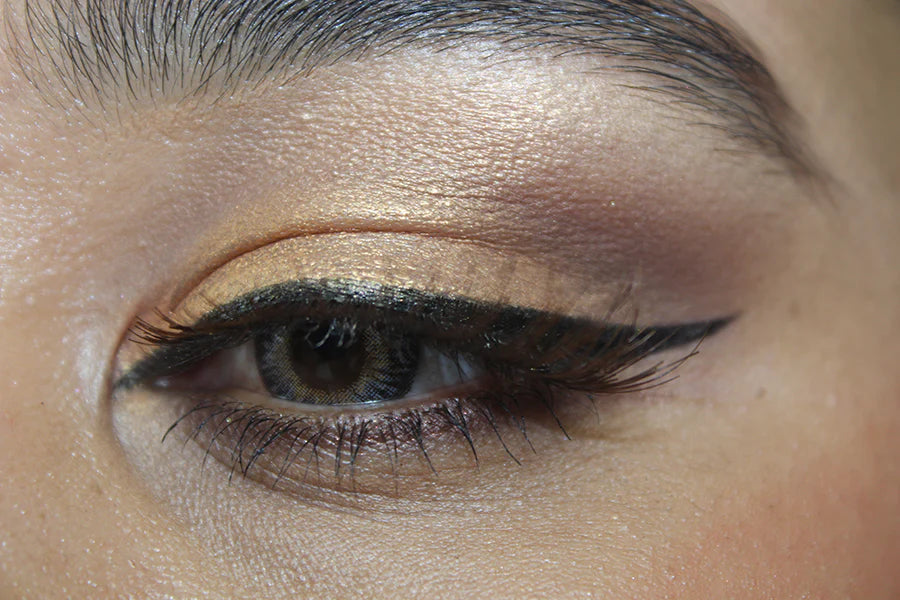 Silky Grey Contact Lenses: British Elegance and Safety