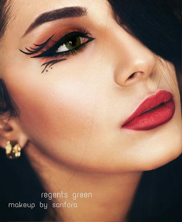 Regents Green Contact Lenses: British Elegance and Stunning Color